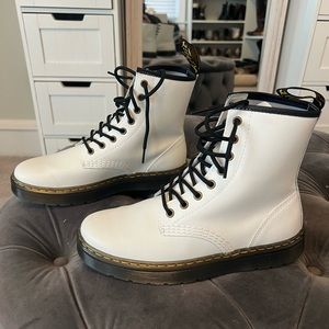 Never Worn —— White 1460 smooth leather lace up Dr. Martens Combat Boots